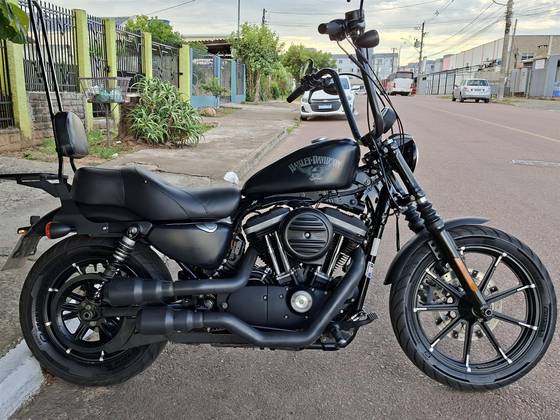 HARLEY-DAVIDSON SPORTSTER IRON 883 